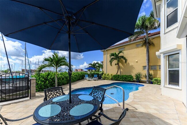Building Photo - 3209 Sunset Key Cir