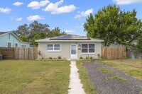 Building Photo - Home For Rent in St Pete!