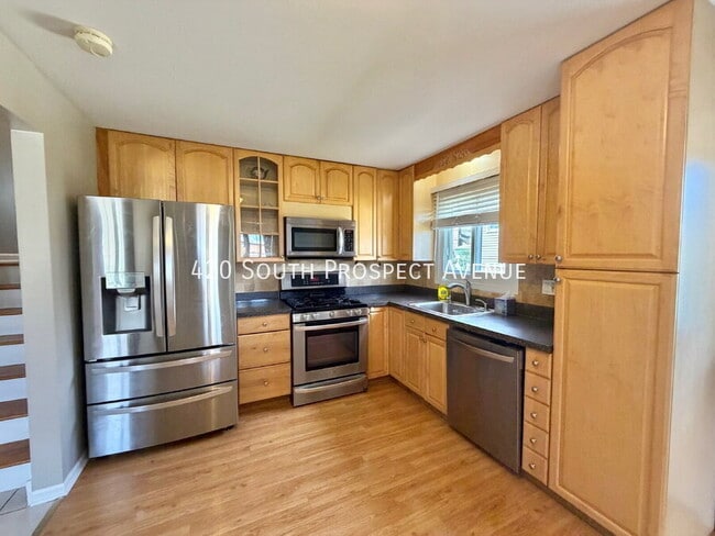 Building Photo - 420 S Prospect Ave