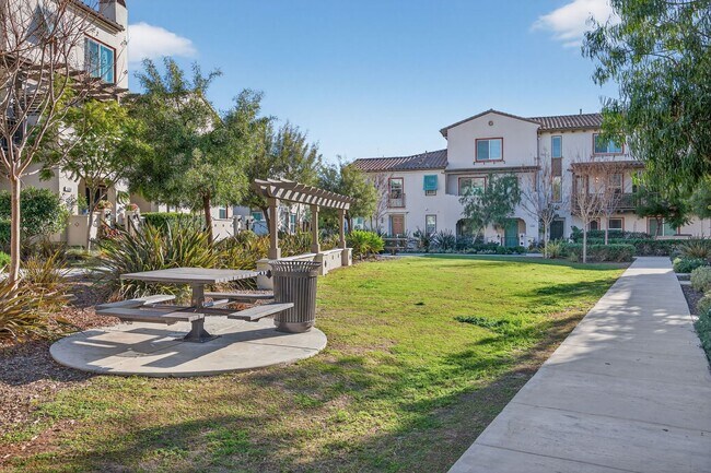 Building Photo - 3-Bed + 3.5-Bath Townhouse | Springville | Camarillo | Unfurnished