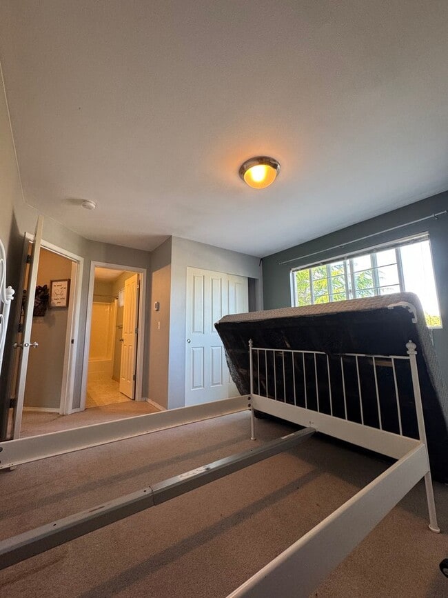Building Photo - 2 bedroom Maple Valley Home