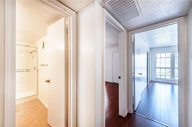 Building Photo - 15221 Berry Trail