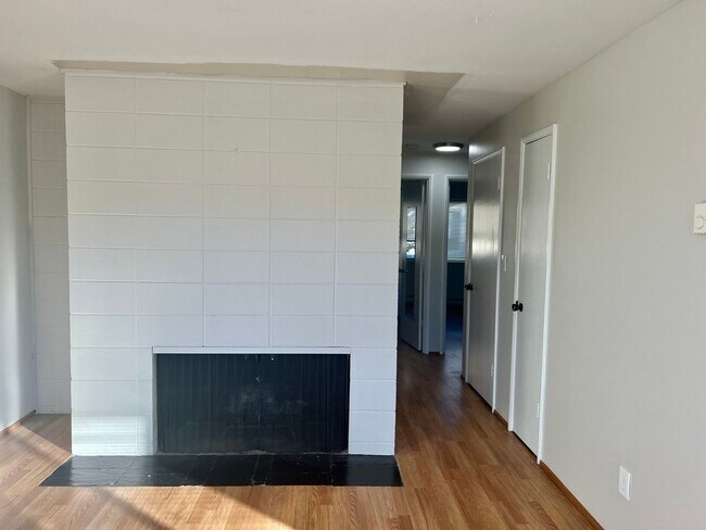 Building Photo - 3-Bedroom North Green Lake Townhouse-Style...