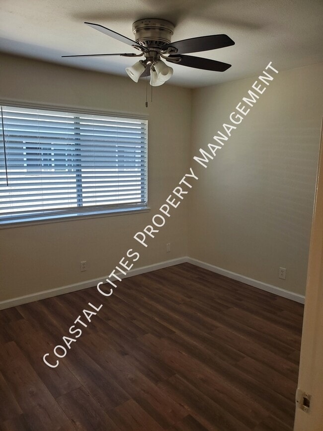 Building Photo - 2429 College Ln