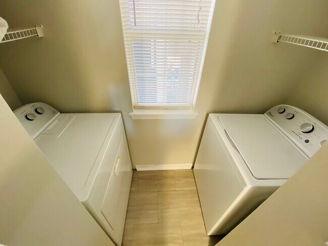 Washer/Dryer Next To Kitchen - 514 White River Dr