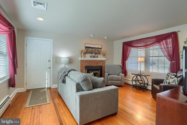 Building Photo - 2406 Roundtop Rd