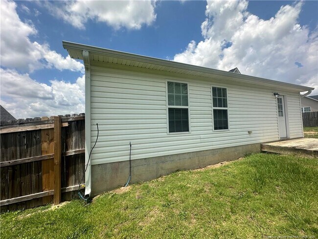 Building Photo - 450 Copper Creek Dr