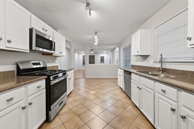 Building Photo - 21907 Willow Downs Dr