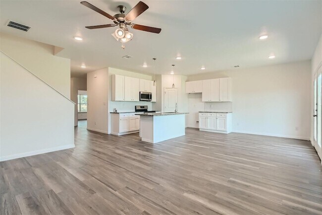 Building Photo - 7352 Parkside Place Drive