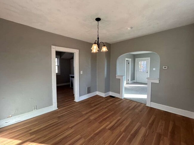 Building Photo - Charming & Move-In Ready in Lorain!