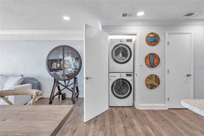 Building Photo - 5172 Coquina Key Dr SE