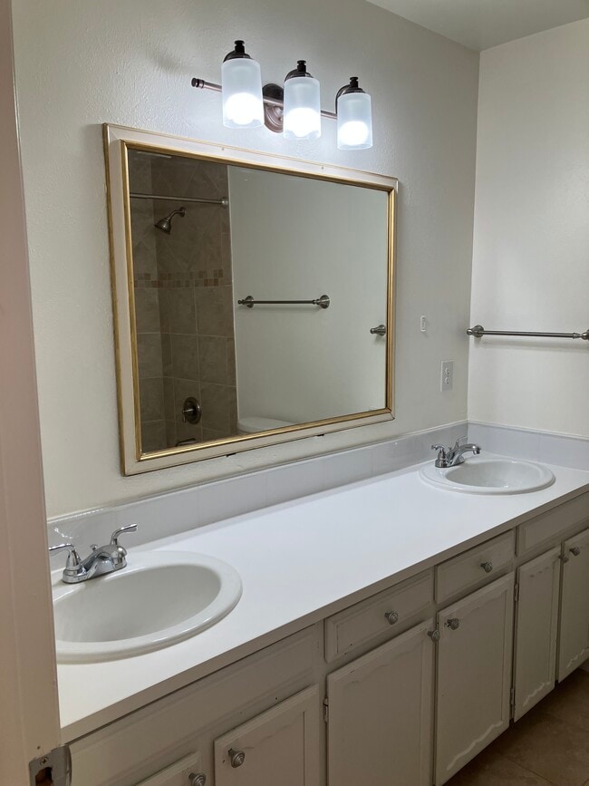 Building Photo - 6531 S Albion Way