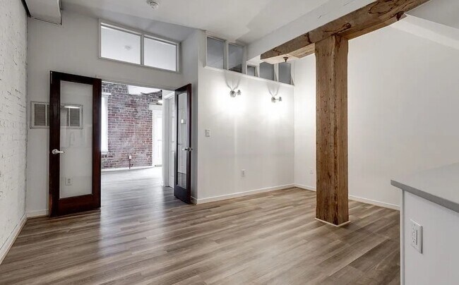 Building Photo - Shockoe Creek Apartments