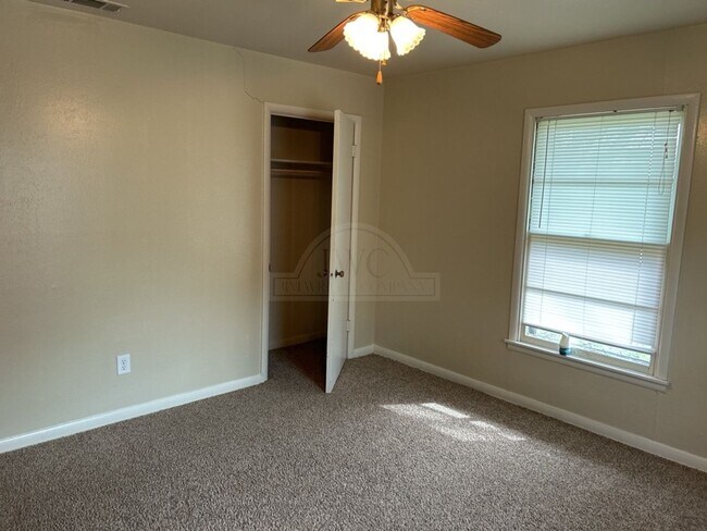 Building Photo - 408 Allen St