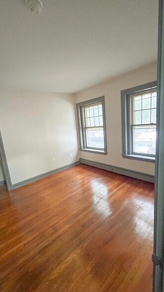 Building Photo - 928 Asylum Ave