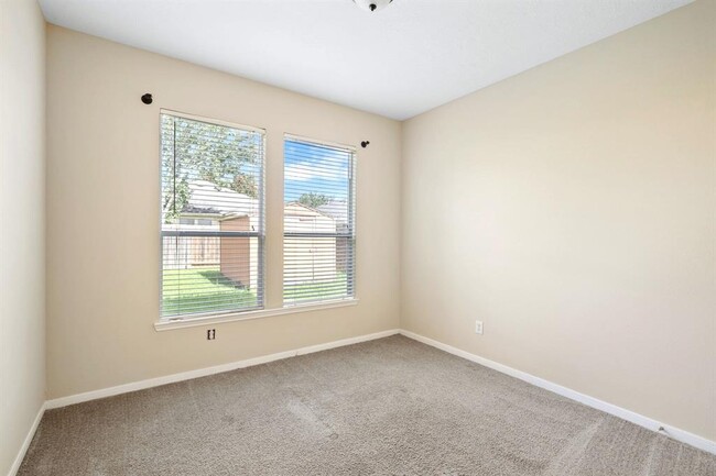 Building Photo - 718 Rock Creek Ct