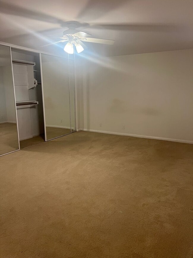 Building Photo - Huge 2 bed 2 bath condo.  2 balconies peek a boo ocean views