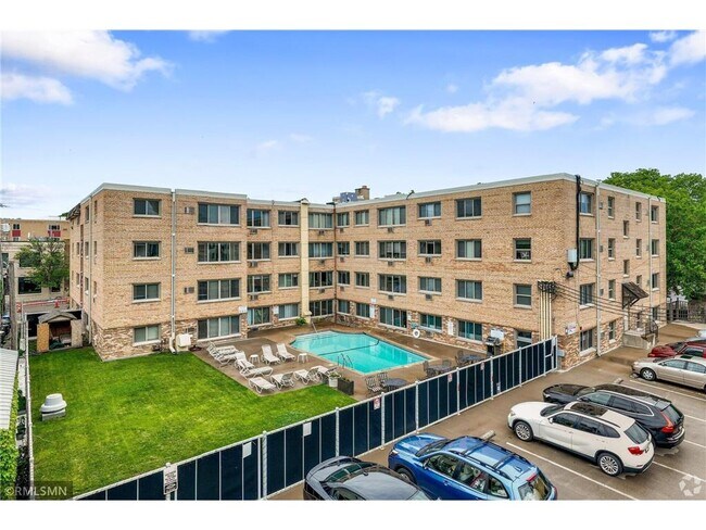 Building Photo - 2727 W 43rd St