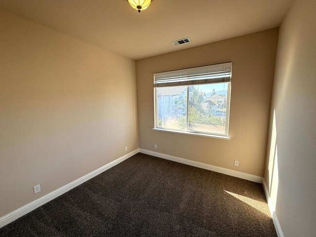 Building Photo - $4795 - Beautiful 5 Bedroom 3 Bath Home wi...