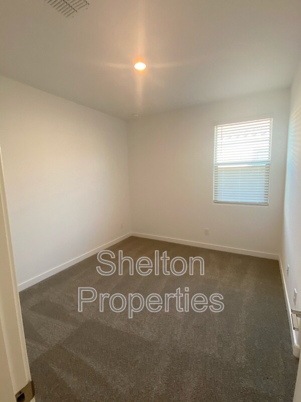 Building Photo - 14611 W Charter Oak Rd