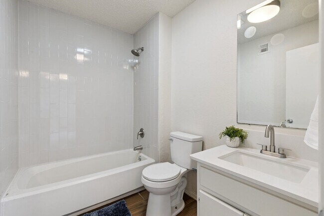 Building Photo - 2400 Sq Ft Condo for Rent Near Shopping