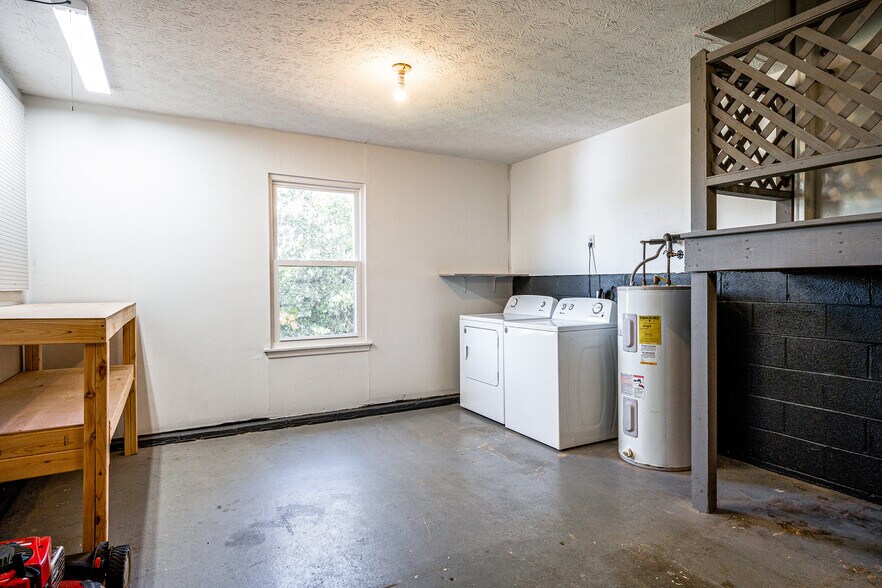 Building Photo - 5317 Ashlawn Dr