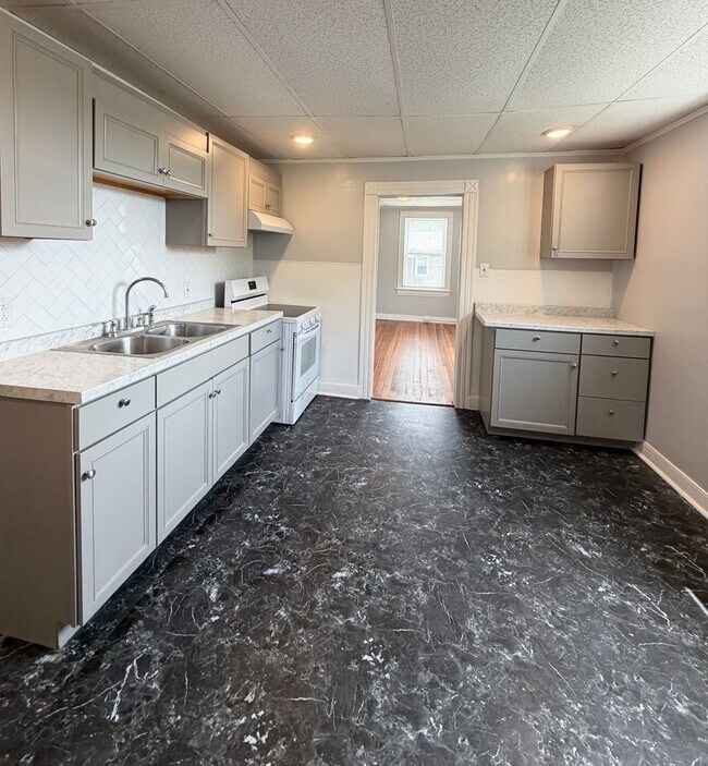 Building Photo - Charming 3 Bedroom in Schoolfield