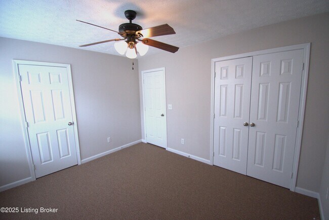 Building Photo - 4221 Willowview Blvd