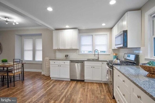 Building Photo - 14 Sewell St