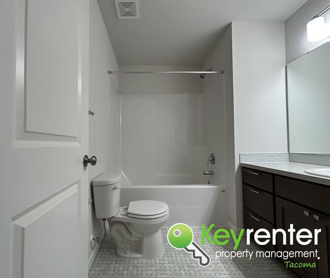 Building Photo - Must-have 3Bed/2.5Bath Lakewood Home