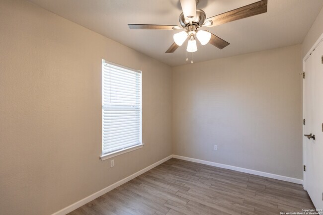Building Photo - 3727 Aragon Dr