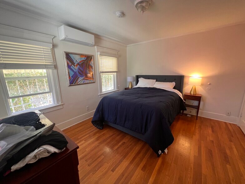 Building Photo - 1436 S Norton Ave