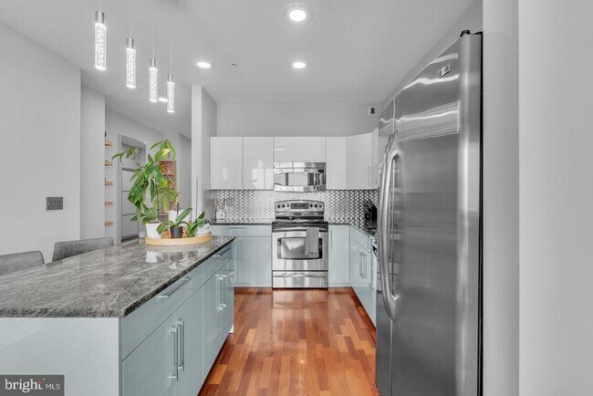 Building Photo - 901 N Penn St