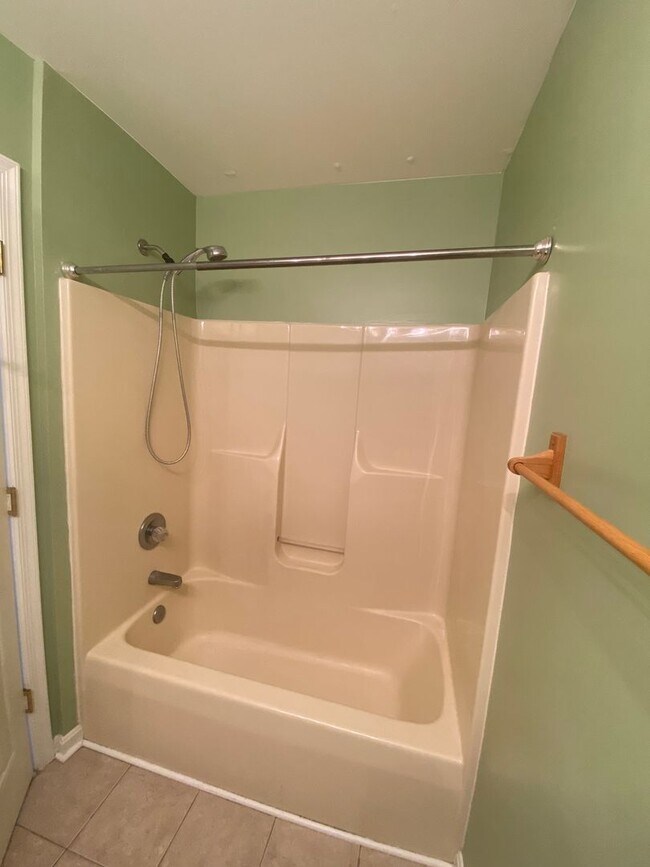 Building Photo - Charming 3 Bedroom/2 Full Bath/2 Half Bath Townhome in Constant Friendship, MD!