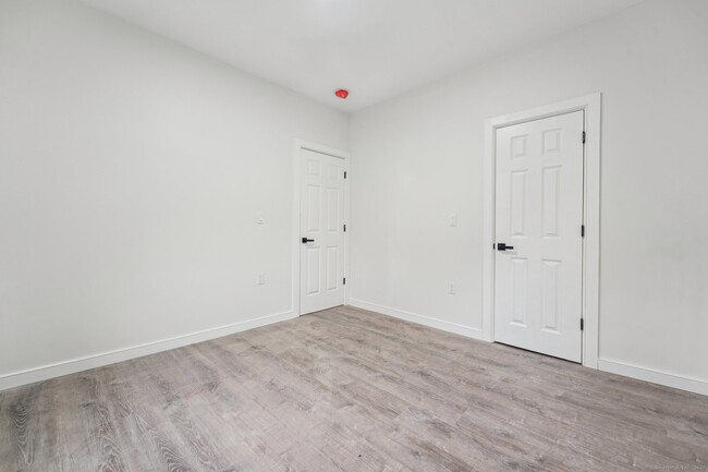 Building Photo - 208 Magnolia St