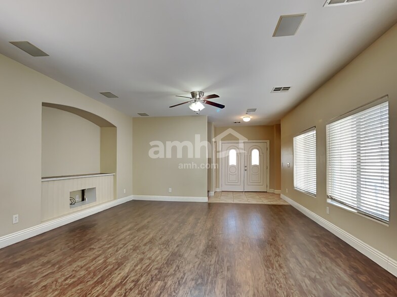 Building Photo - 8845 Red Fox Dr