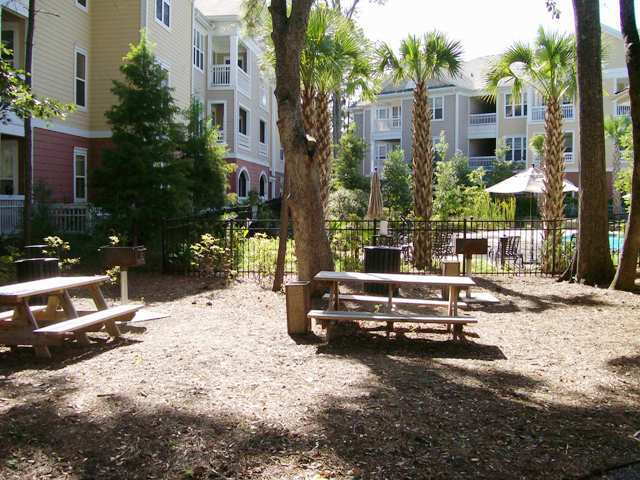 Building Photo - 400 Bucksley Ln