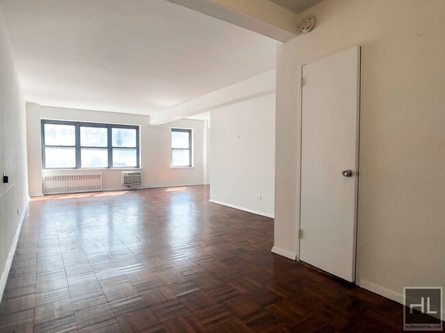 Building Photo - 157e E 57th St