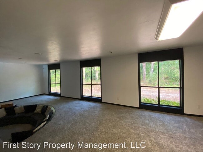Building Photo - 4 br, 2 bath House - 548 Maclay Road