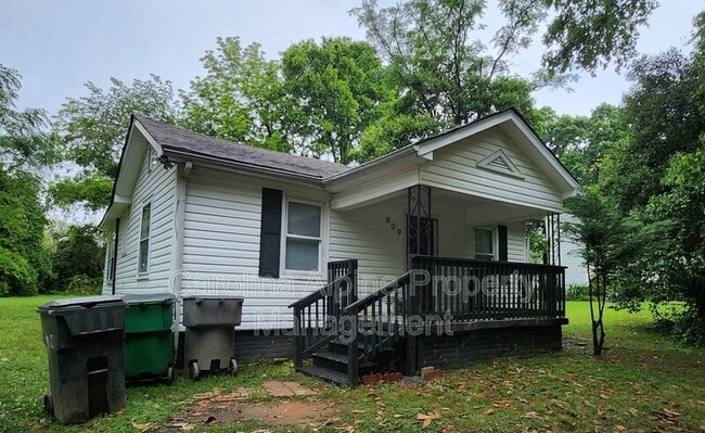 Building Photo - 609 Hillcrest St
