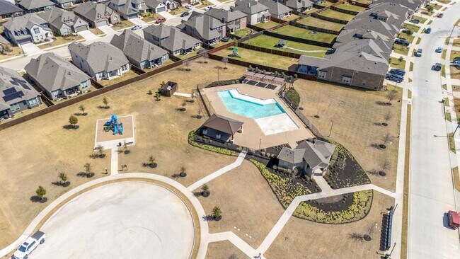 Building Photo - 1352 Lake Grove Dr