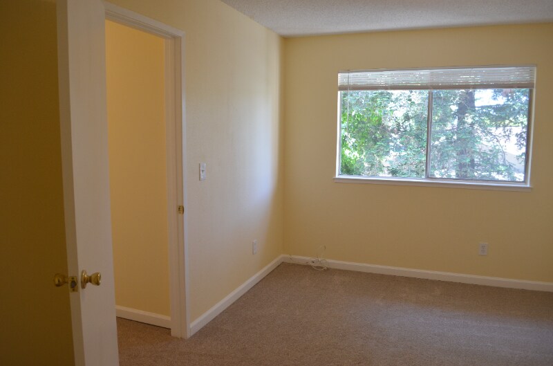 Building Photo - 729 Valley Green Dr
