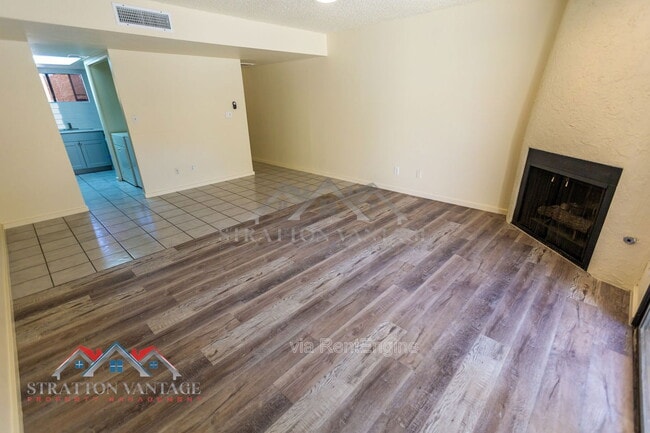 Building Photo - 2165 E University Dr