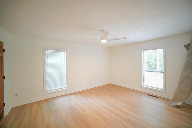 Building Photo - 2020 Cynthia Dr