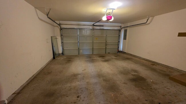 Building Photo - Charming Townhome near Memorial Park!