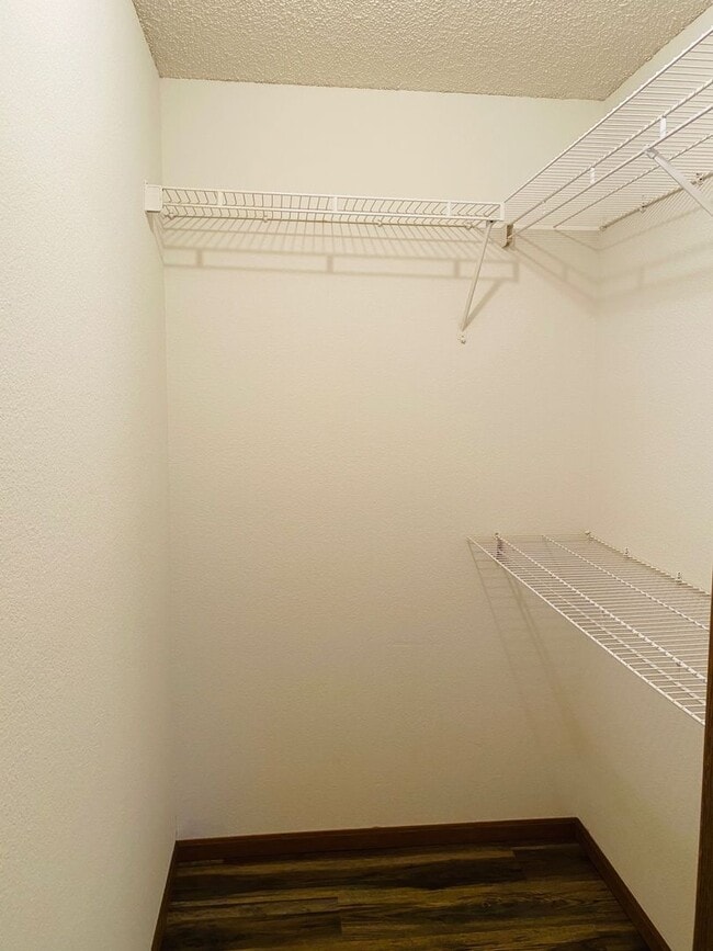 Building Photo - 2 Bed 2 Bath 1 Car Garage Flat Duplex- $30...