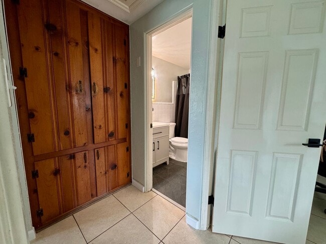 Building Photo - REMODELED Eustis 2/2 with NO HOA!