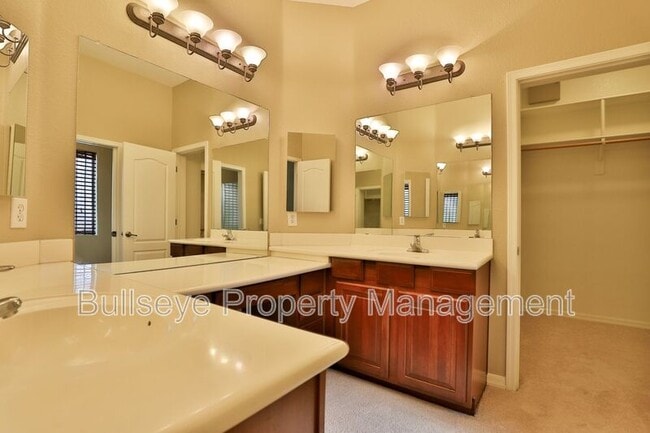Building Photo - 4533 N 22nd St