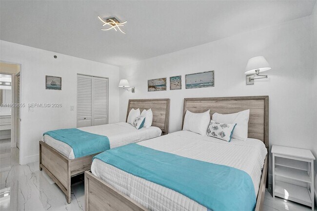 Building Photo - 19601 E Country Club Dr