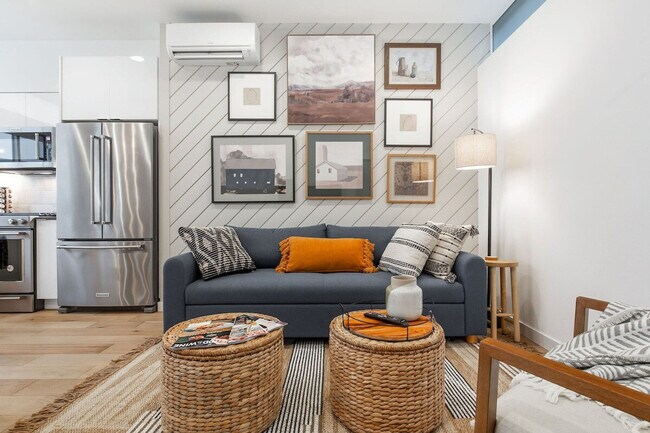 Building Photo - 628 10th Ave E